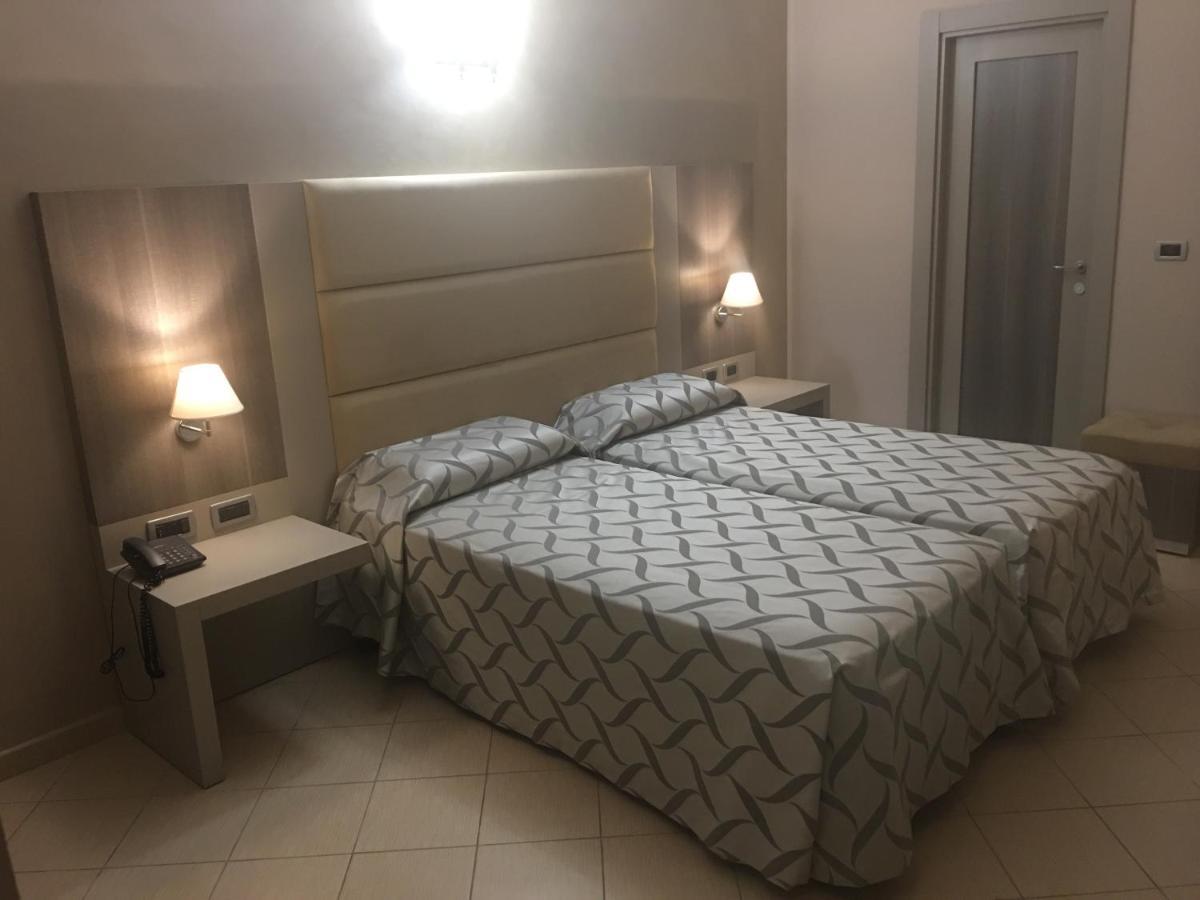 Hotel Niagara Катандзаро Екстериор снимка