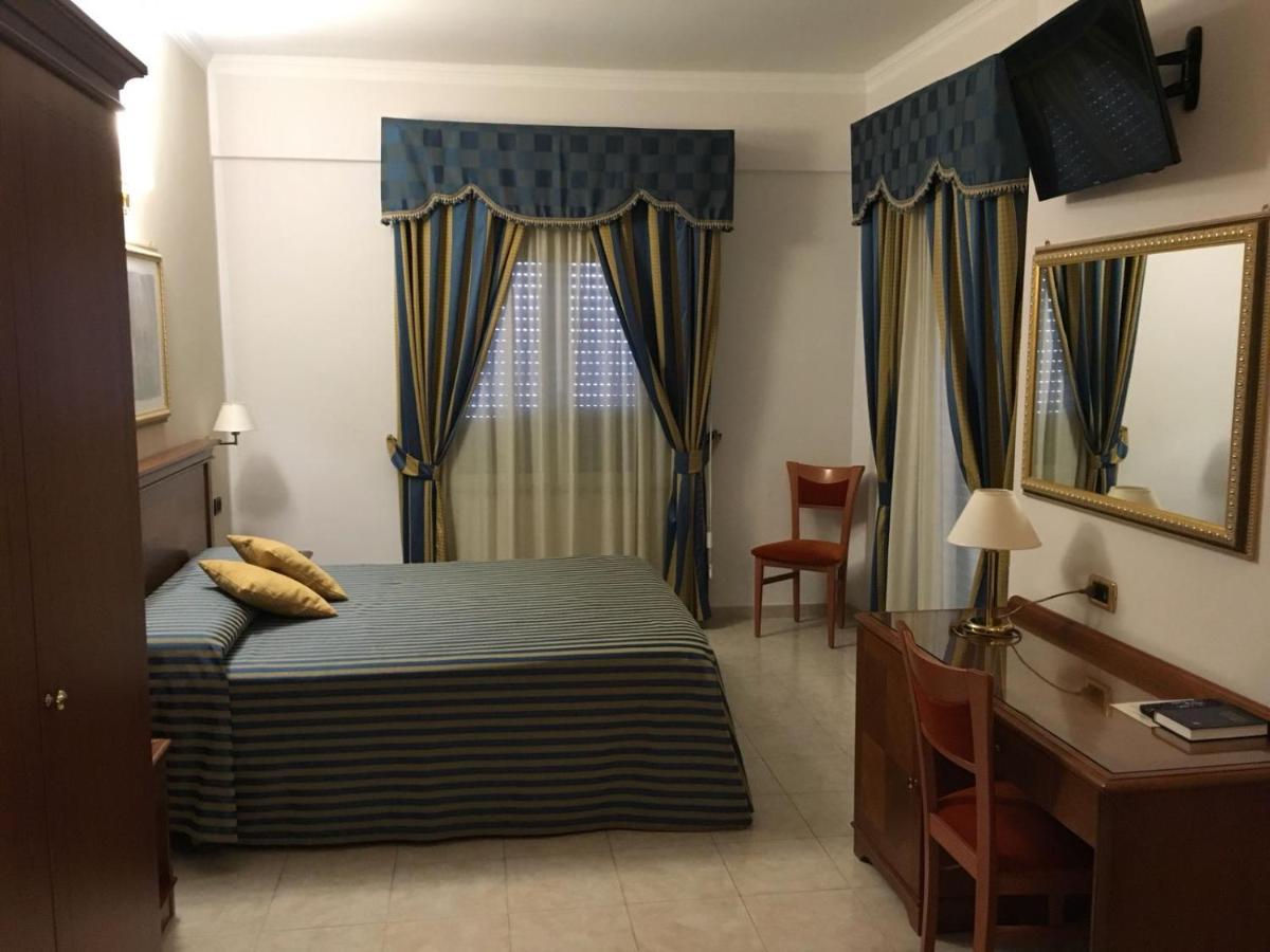 Hotel Niagara Катандзаро Екстериор снимка