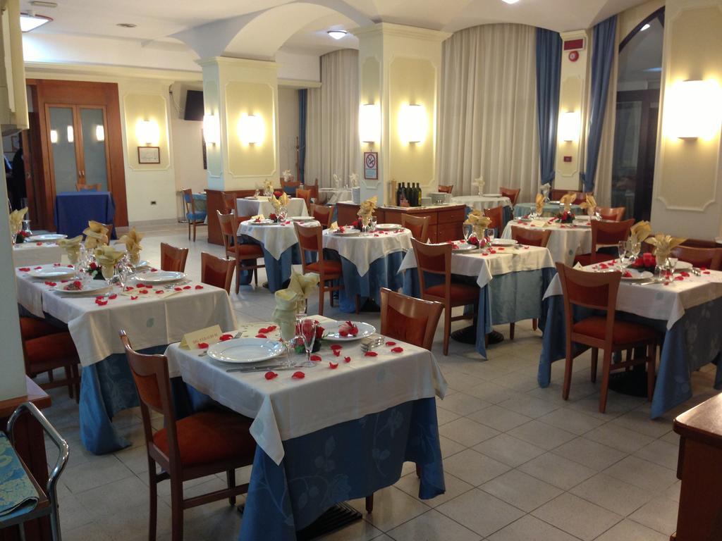 Hotel Niagara Катандзаро Екстериор снимка
